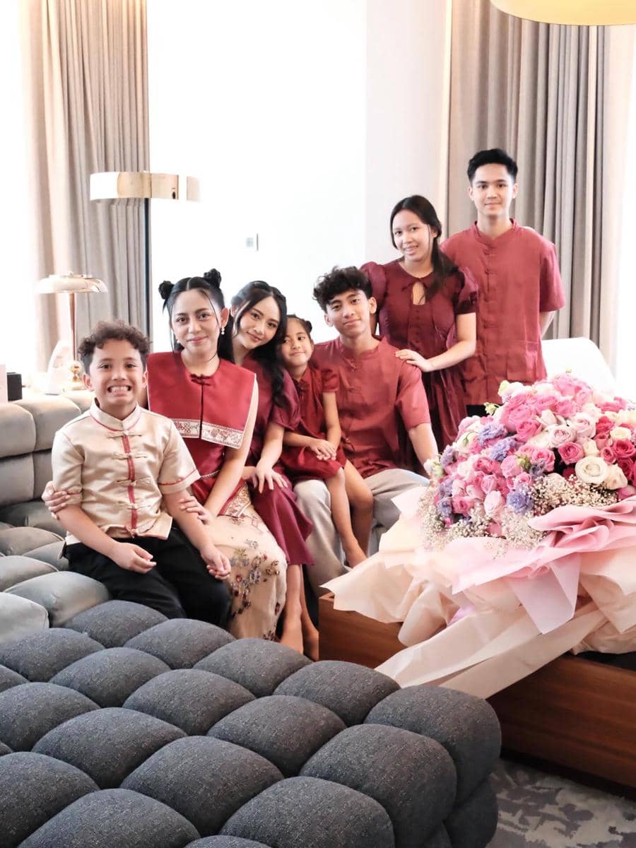 Artis Rayakan Imlek 2026 (instagram.com/rachelvennya)