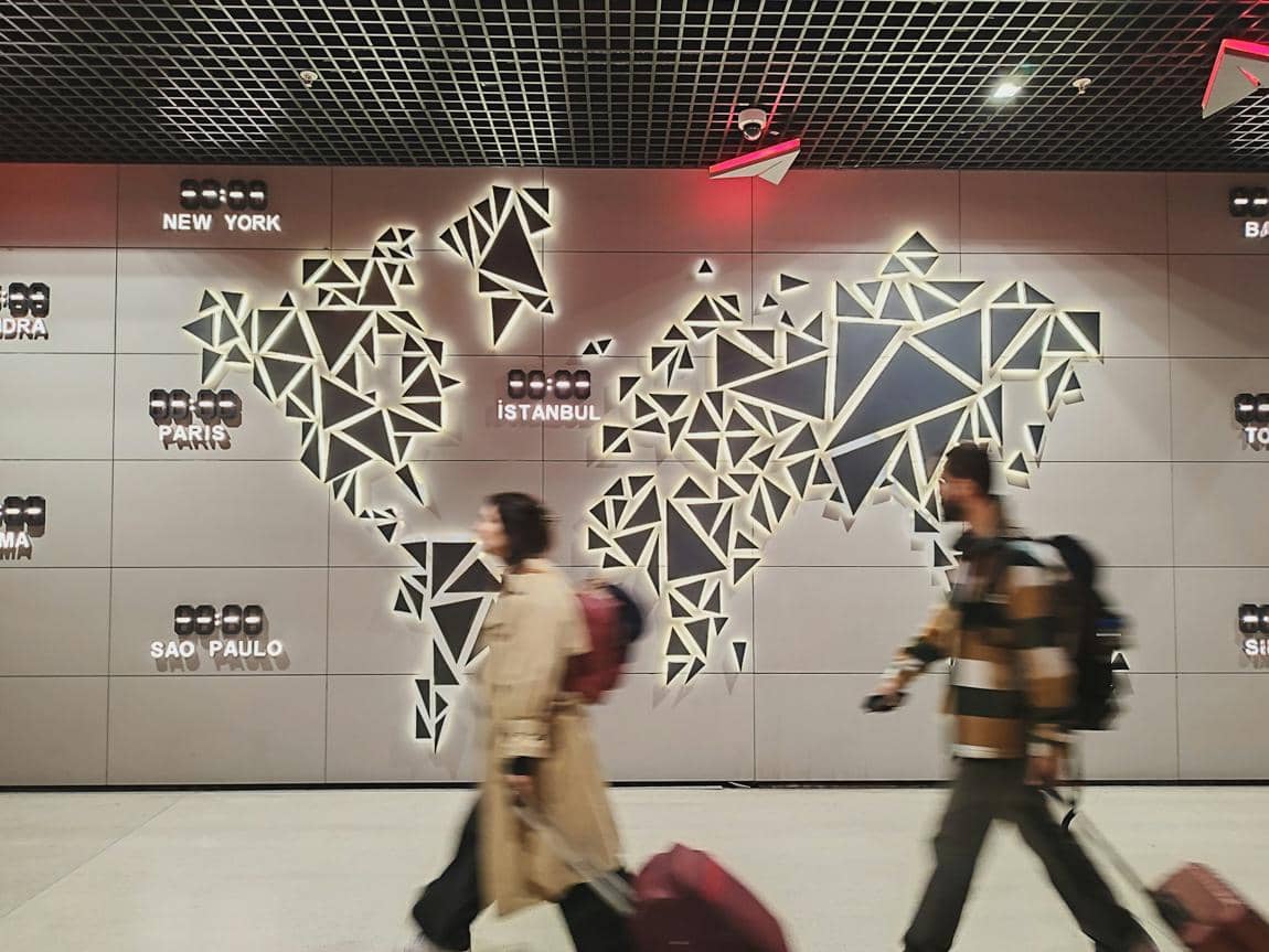 ilustrasi bepergian ke luar negeri 