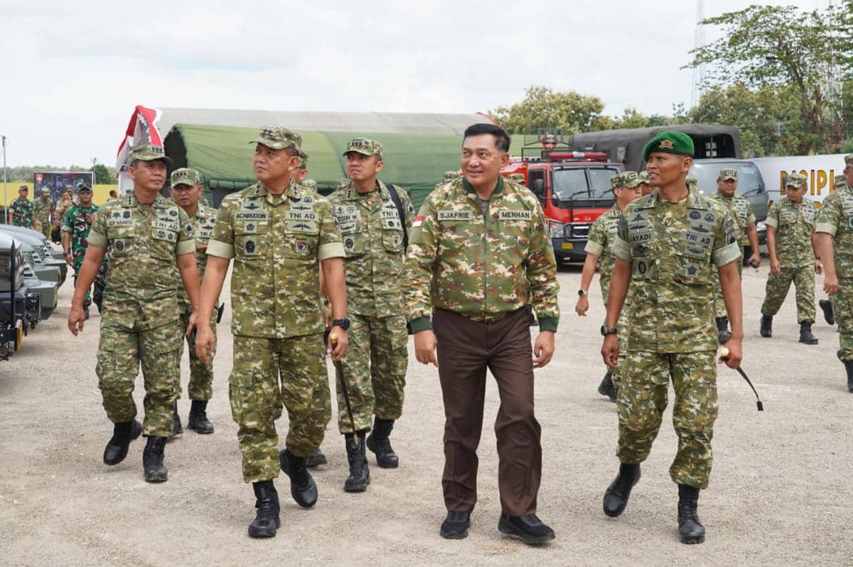 Pangdam IV/Dip Dampingi Menhan RI Kunjungan ke Yonif TP 888/SS Rembang