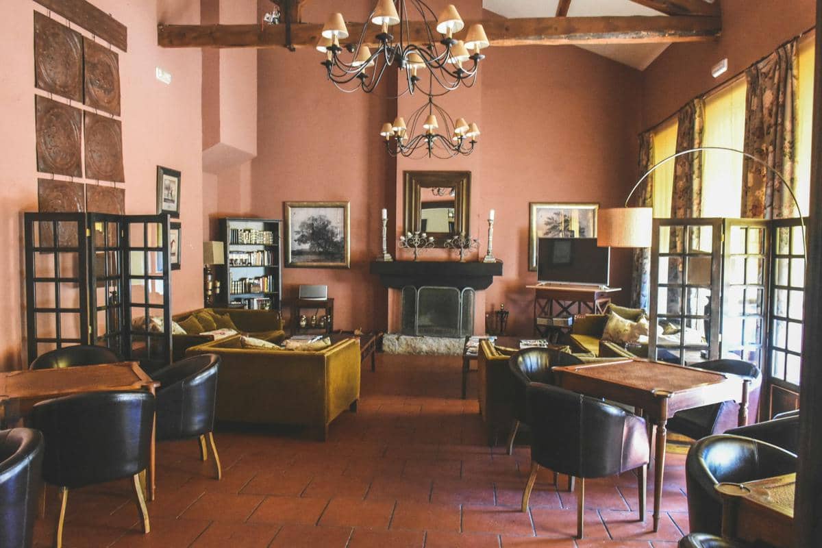 ilustrasi interior rumah mid-century modern