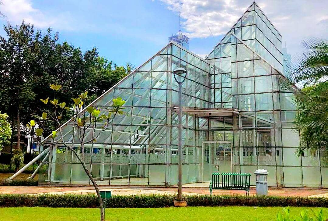 5 Taman di Jakarta yang Asyik untuk Buddy Read sambil Nunggu Azan Maghrib