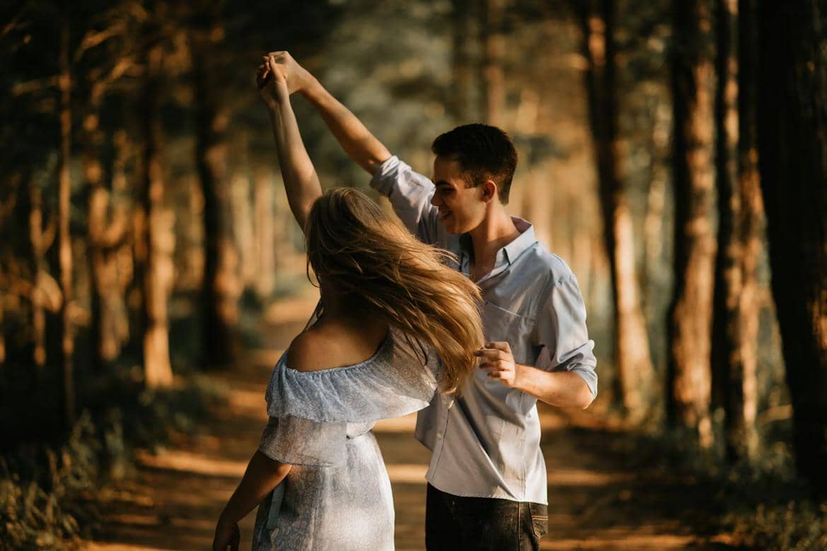 4 Zodiak yang Lebih Menunjukkan Rasa Cinta Melalui Tindakan