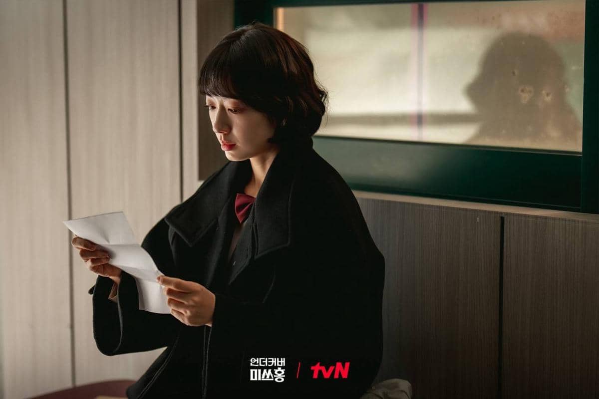 7 Rasa Bersalah Hong Geum Bo pada Kim Mi Sook di Undercover Miss Hong
