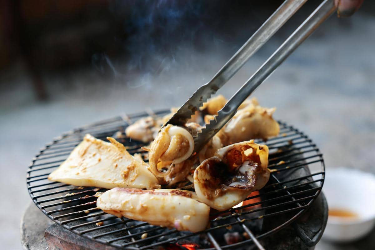 ilustrasi memasak cumi-cumi