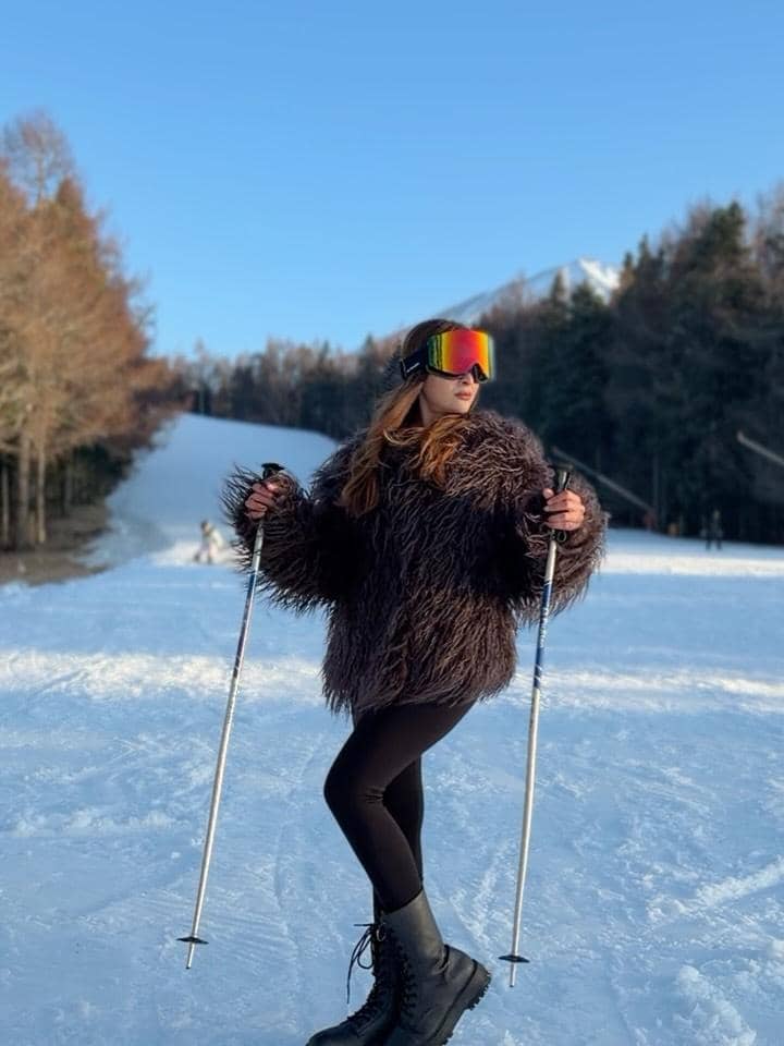 Sarah Keihl main ski di bawah kaki Gunung Fuji.