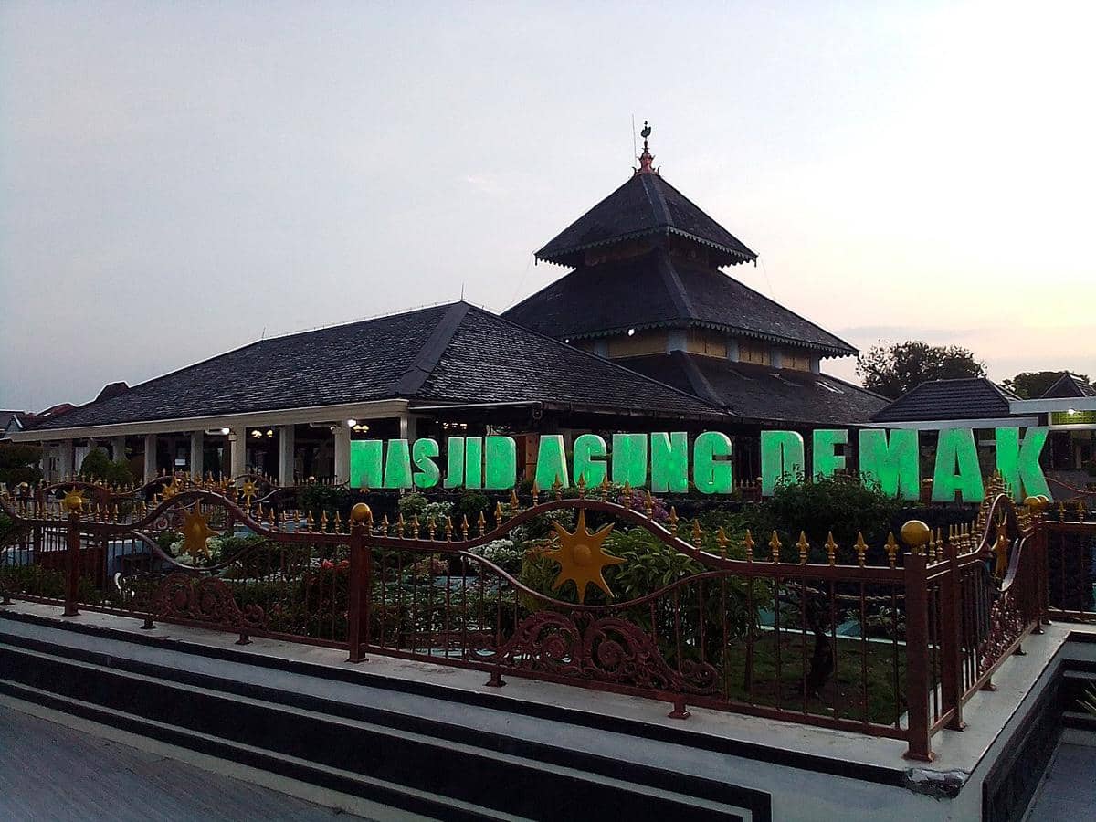 5 Keistimewaan Masjid Agung Demak dengan Ukiran Tradisionalnya yang Memukau