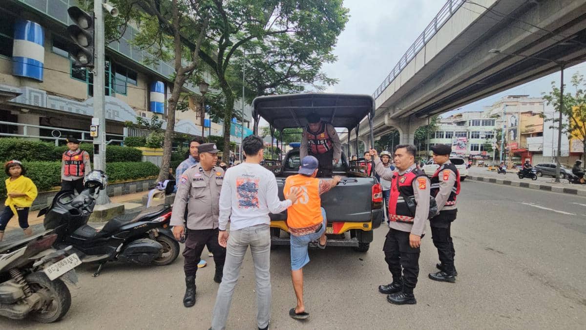 Operasi Pekat Musi 2026 menjaring para pelaku parkir liar dan pak ogah di jalanan (Dok: Polrestabes Palembang)