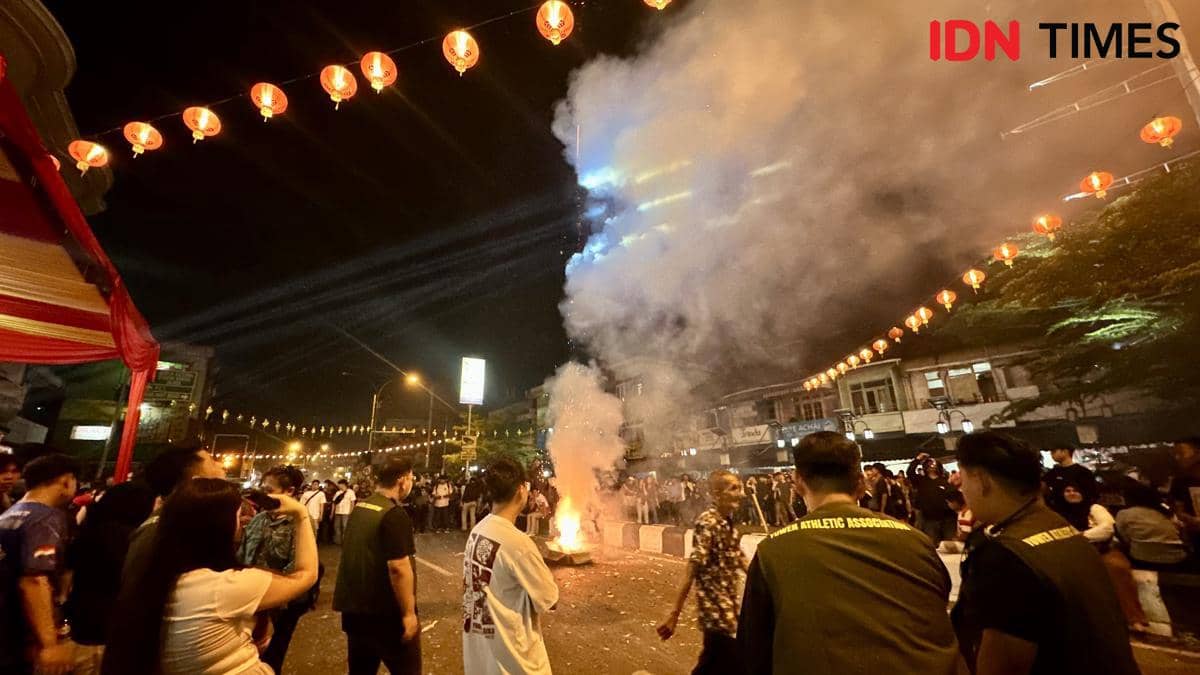Warga Pontianak padati kawasan Gajahmada sambut Imlek. 