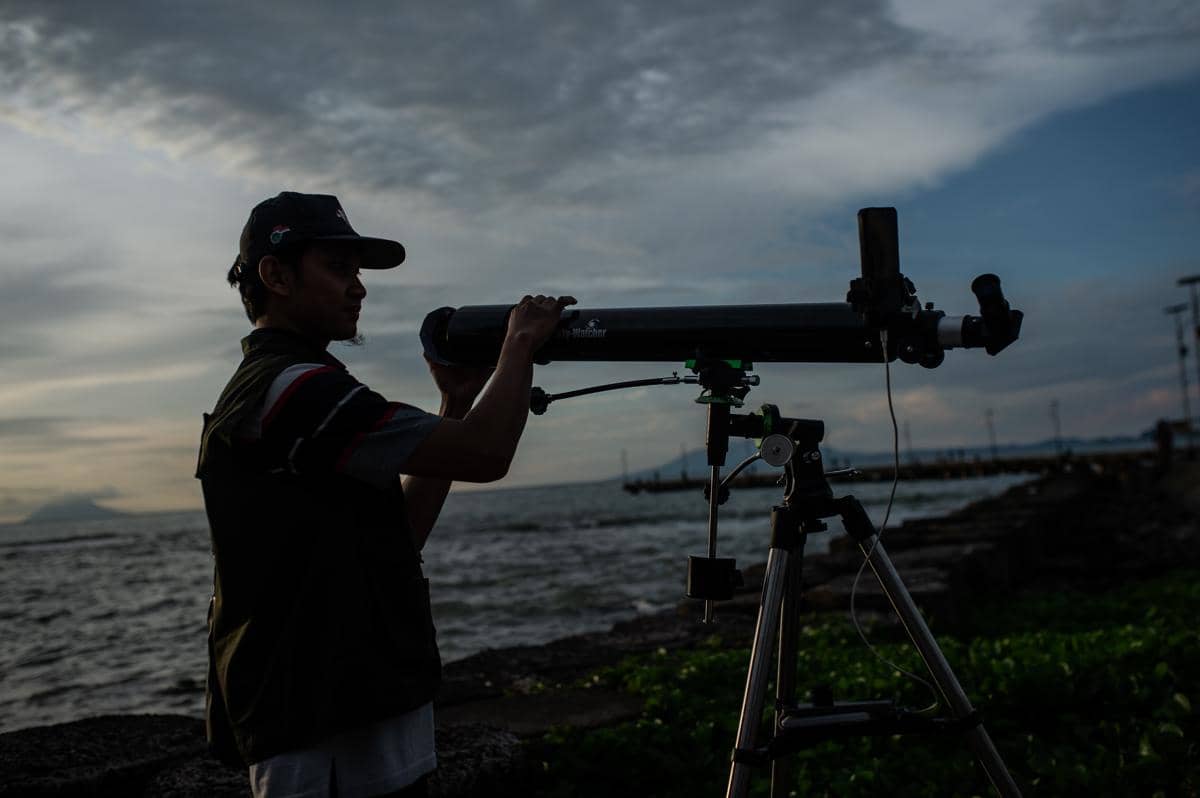 Pengamatan hilal di Mercusuar Cikoneng Anyer, Kabupaten Serang, Banten, Selasa (17/2/2026)