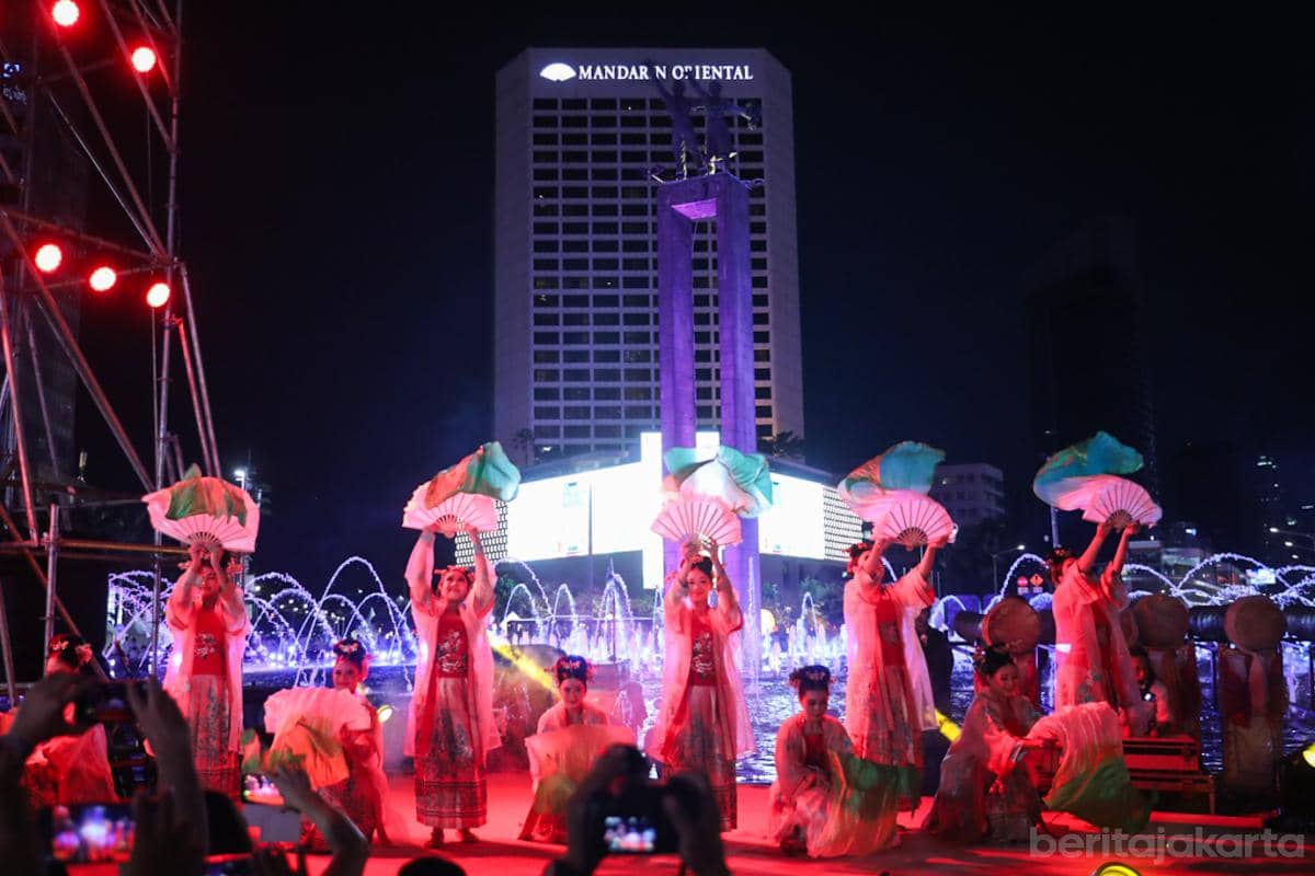 Pertunjukan transisi Imlek ke Ramadhan di Bundaran HI