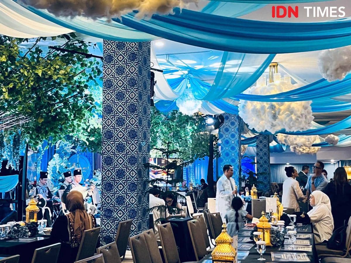 Potret suasana makan di Quba Ramadan Pop-Up Resto 2026 di The Tribrata Hotel & Convention Center, Jakarta Selatan 