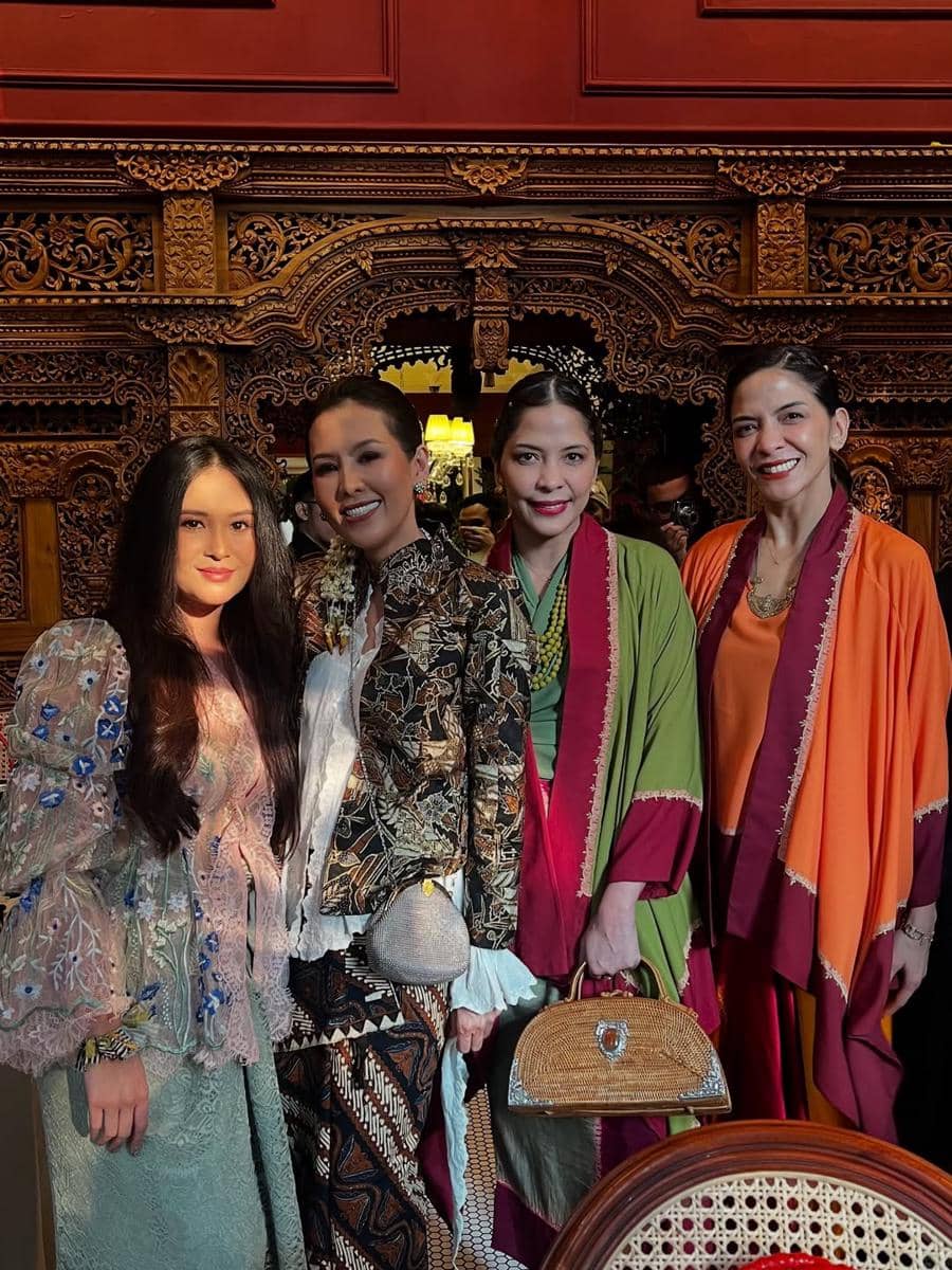 OOTD Kebaya ala Ayushita (instagram.com/ayushita)