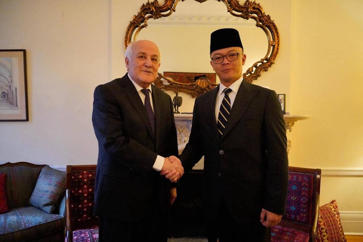 Menlu Sugiono bertemu Wakil Tetap Palestina untuk PBB, Menteri Riyad Mansour, di Kantor Perwakilan Palestina di New York. (dok. Kemlu RI)