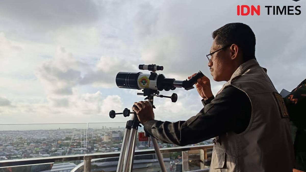 Pemantauan hilal di Makassar, Selasa (17/2/2026). IDN Times/Ashrawi Muin