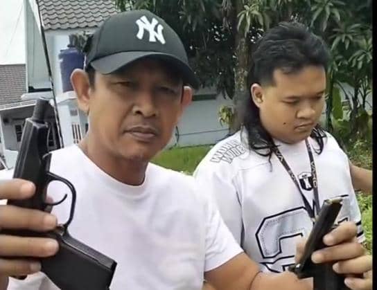 Penangkapan pelaku penembakan rumah kontrakan oleh Tim Satreskrim Polres Muara Enim (Dok: Polres Muara Enim)