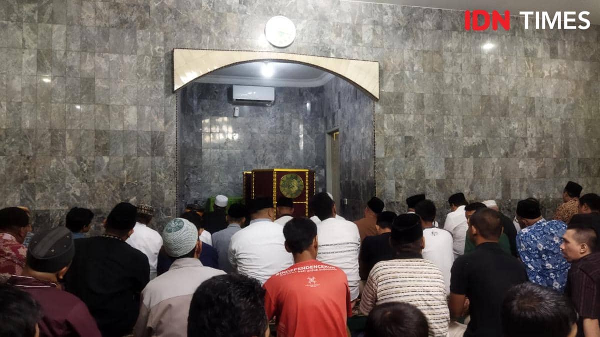 Warga Muhammadiyah memadati Masjid Taqwa di Medan (IDN Times/Doni Hermawan)