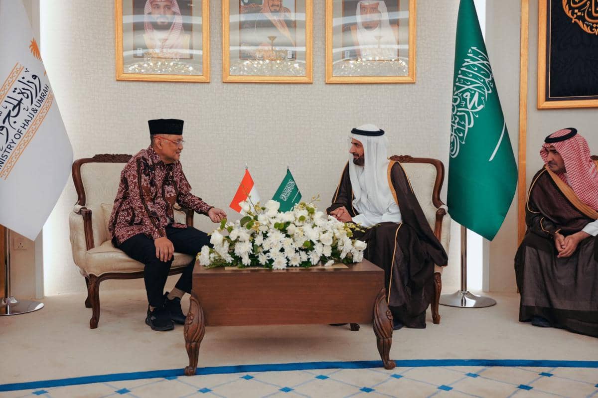 Menteri Haji dan Umrah (Menhaj) RI, Moch. Irfan Yusuf, saat berpidato dalam forum Saudi–Indonesian Umrah Co.Exchange di Makkah, Arab Saudi, Senin (16/02/2026). Dok. Media Center Haji