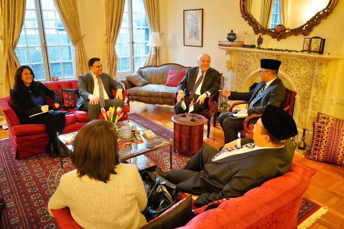 Menlu Sugiono bertemu Wakil Tetap Palestina untuk PBB, Menteri Riyad Mansour, di Kantor Perwakilan Palestina di New York. (dok. Kemlu RI)