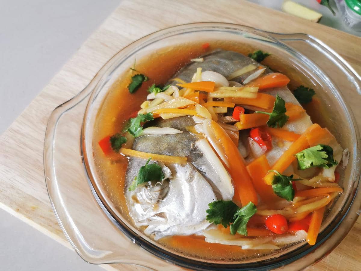 ilustrasi bawal kuah kemangi 