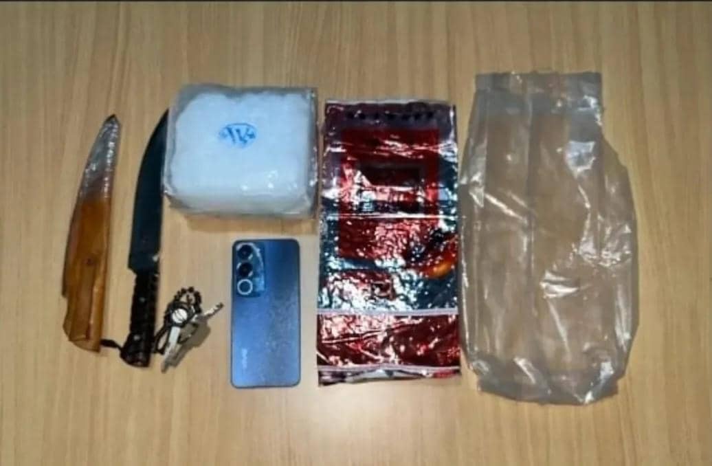 Barang bukti Sabtu yang disita dari tersangka pengedar di jalan poros Muratara. (Dok. Polres Muratara)