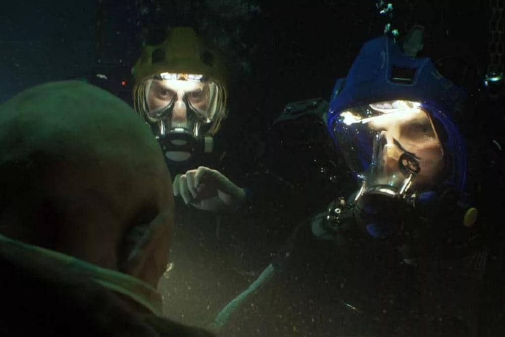 adegan dalam film The Deep House