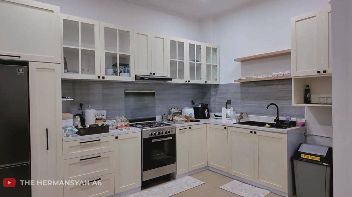 potret rumah baru Sarah Menzel