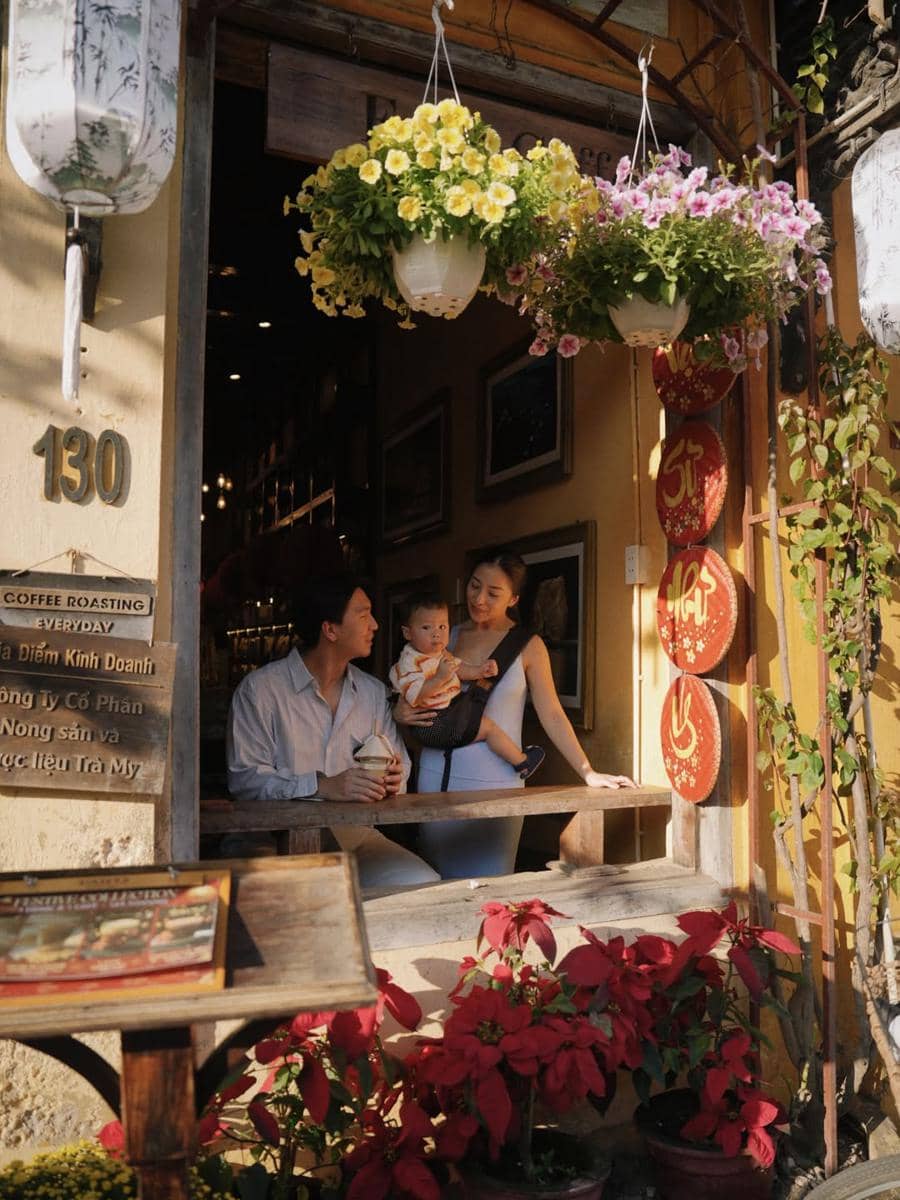 Nikita Willy dan keluarga jalan-jalan di Vietnam.