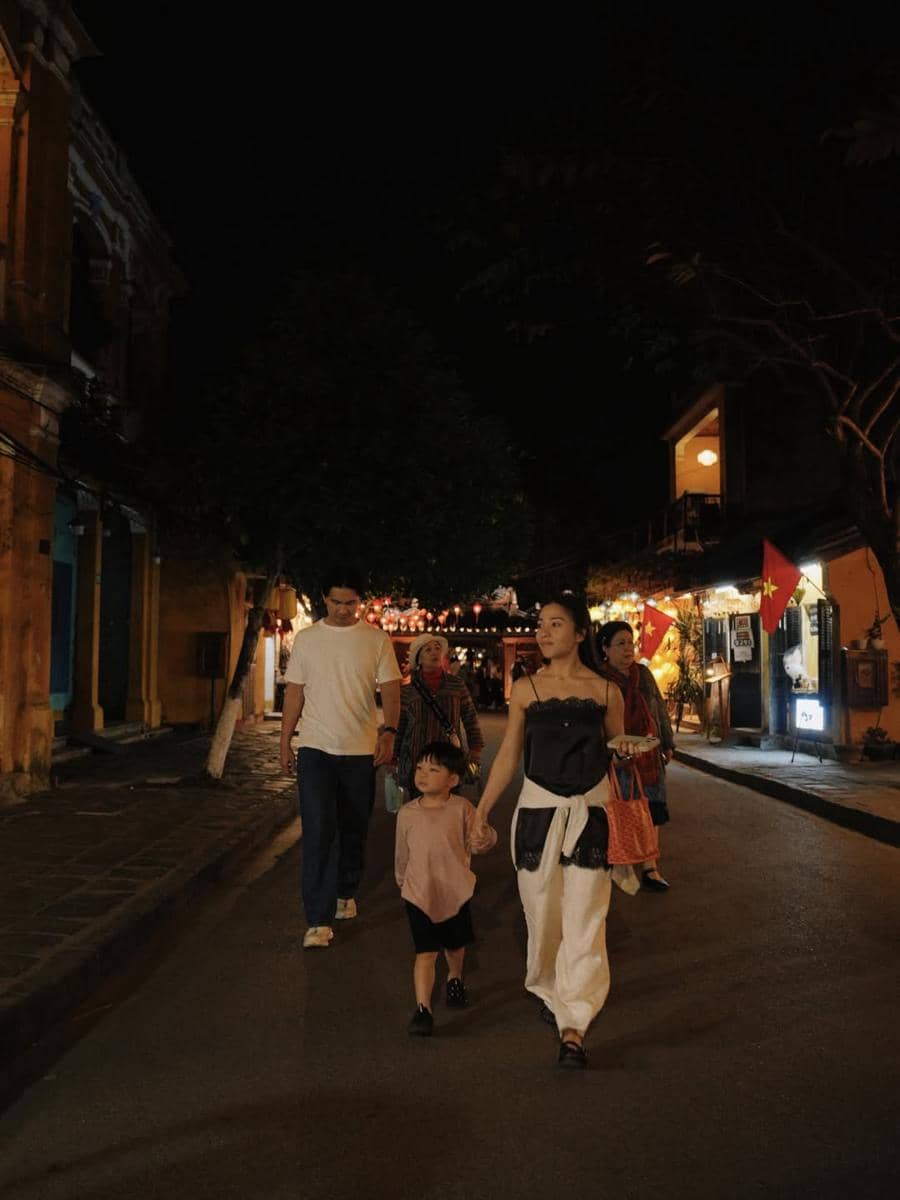 Nikita Willy dan keluarga jalan-jalan di Vietnam.