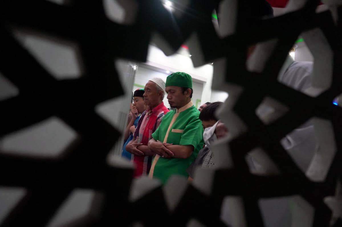 Ilustrasi salat taraweh di bulan ramadan.