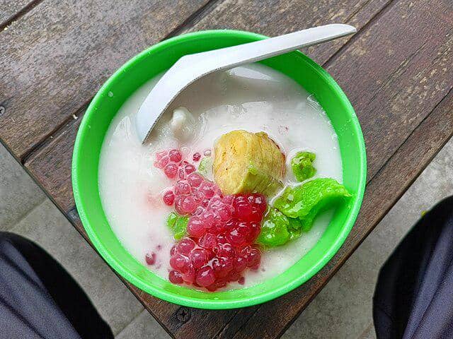 ilustrasi es pisang ijo 