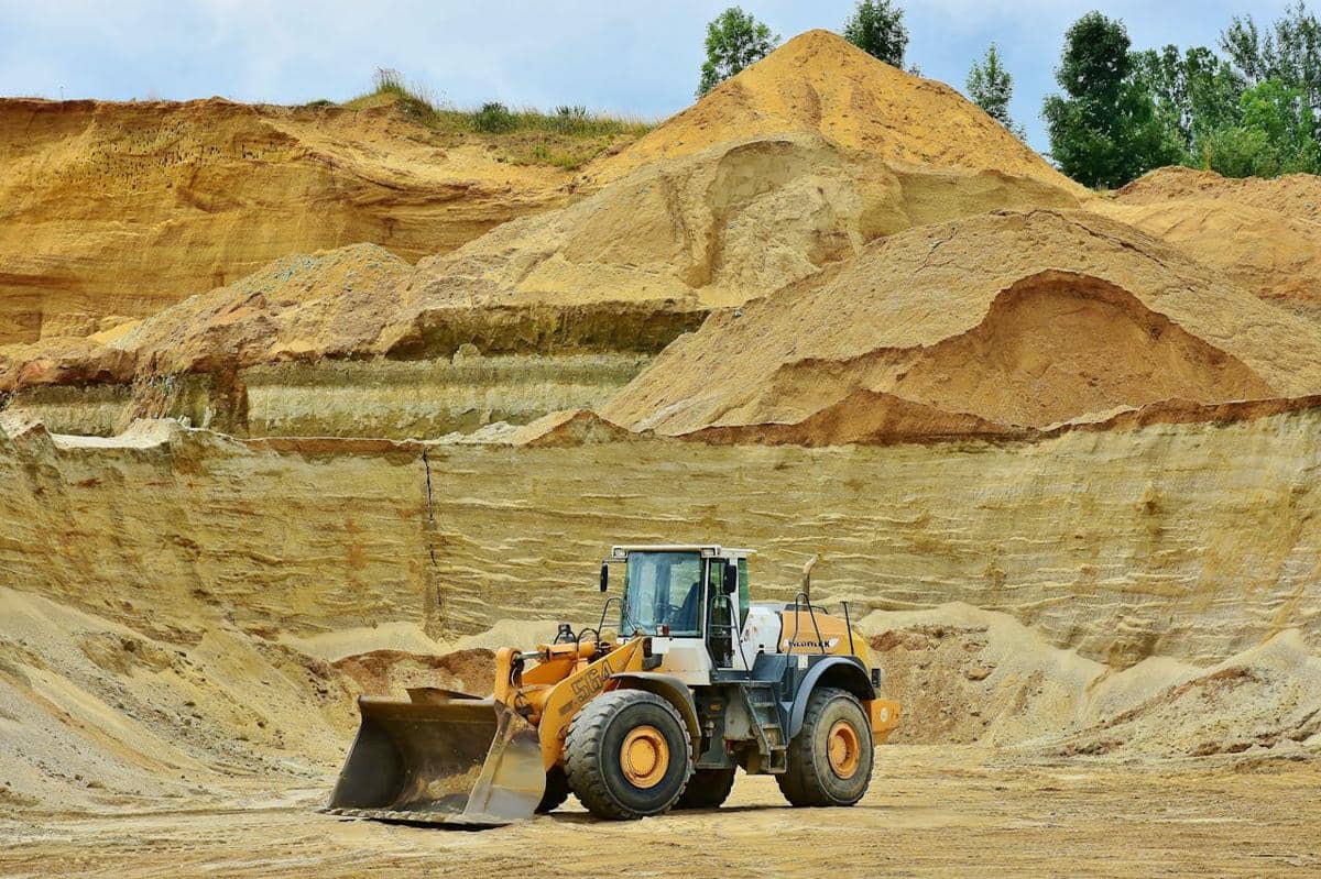 Perusahaan tambang mineral.