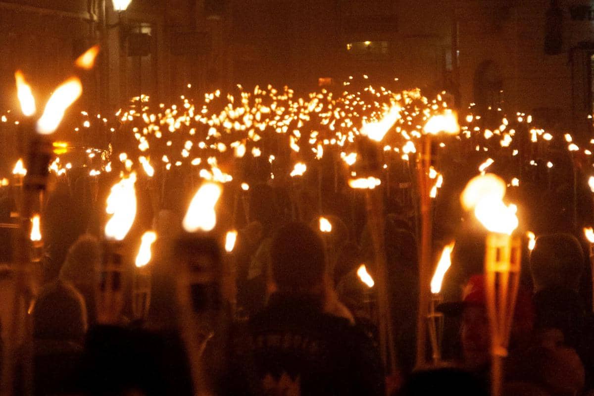 ilustrasi pawai obor (pexels.com/Hert Niks)