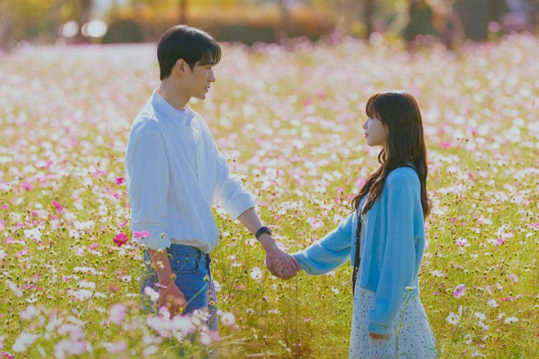 7 Bukti Yoon Sung Belum Move On dari Hyun Jin Our Universe, Salting! 