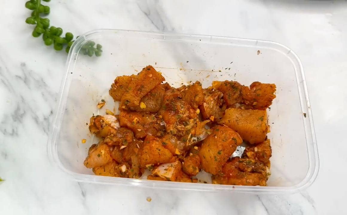 ilustrasi chicken garlic butter 