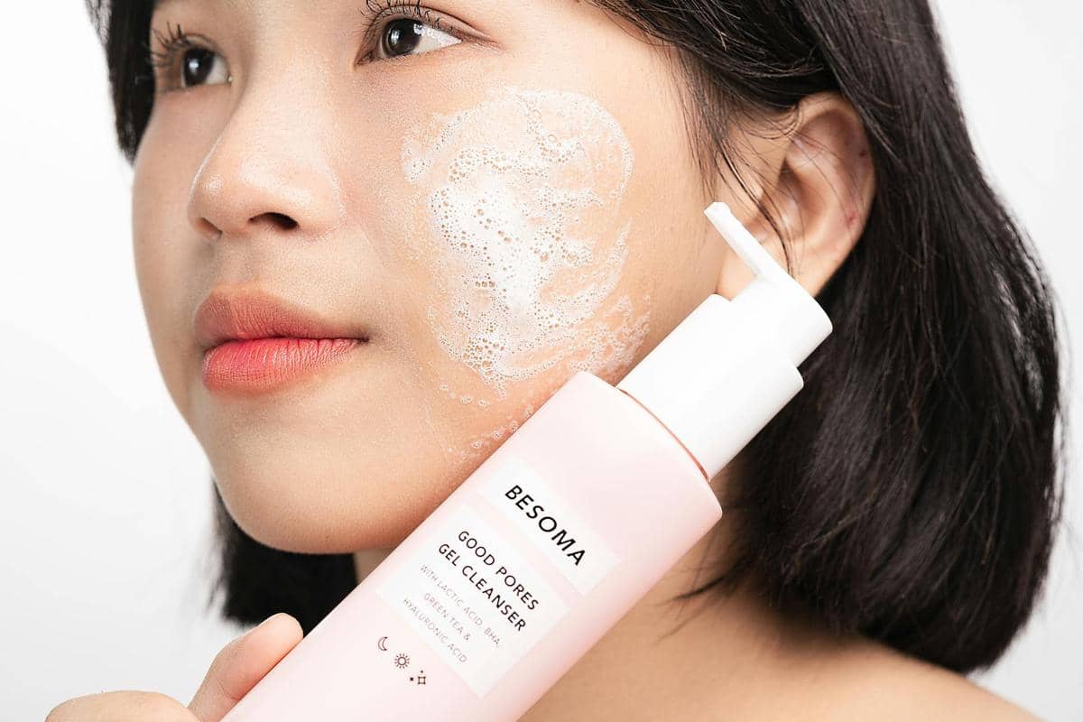 5 Cleansing Gel untuk Kulit Kering, Membersihkan Tanpa Rasa Ketarik