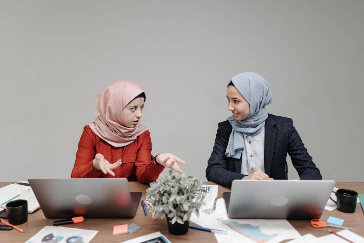 ilustrasi wanita muslim kerja