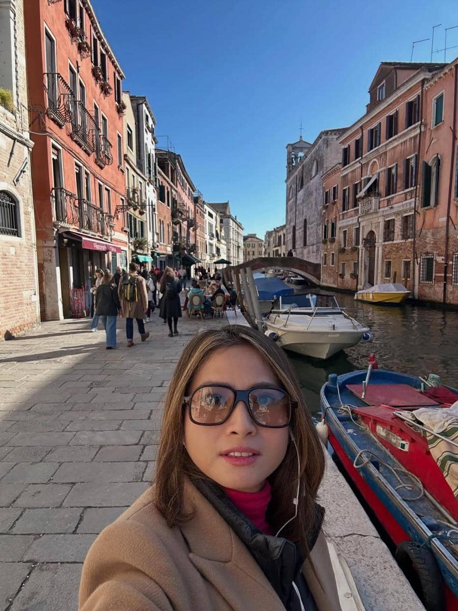 Acha Septriasa jalan-jalan di Kota Venesia