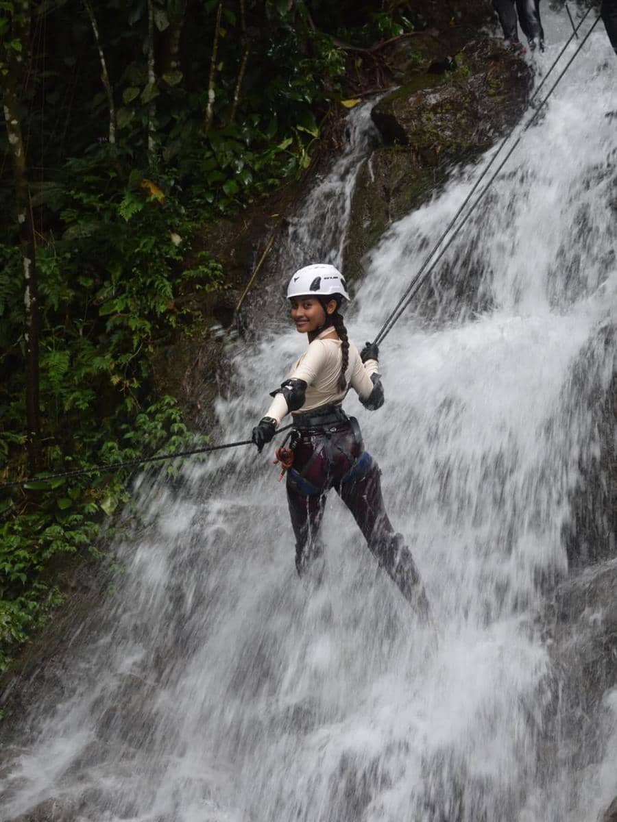 Novia Bachmid canyoning di Sentul