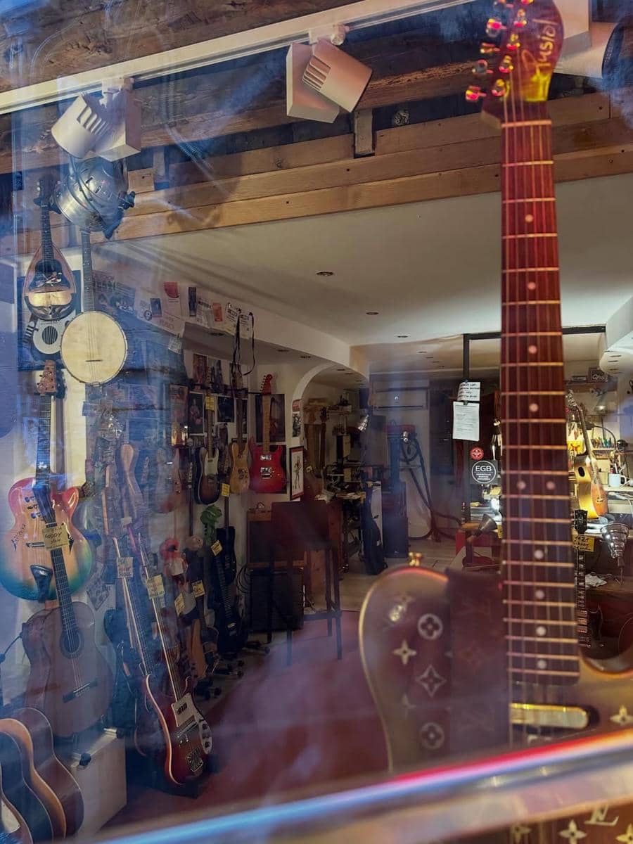 Acha Septriasa jalan-jalan di Kota Venesia