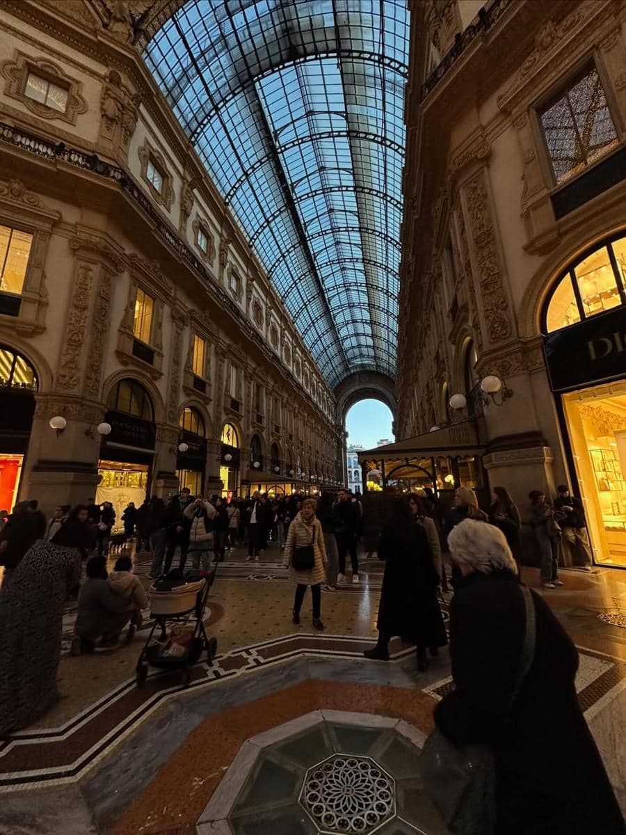 Acha Septriasa jalan-jalan di Italia