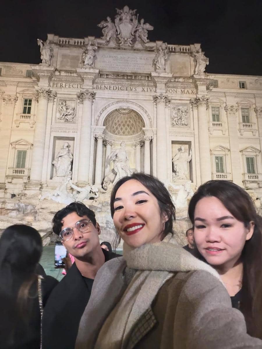 Gisella Anastasia jalan-jalan di Kota Roma.