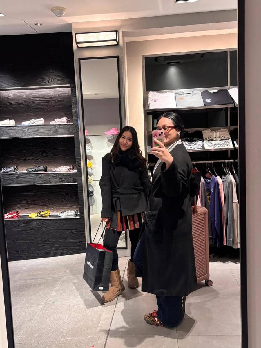 Risma Nilawati jalan-jalan di Tokyo.