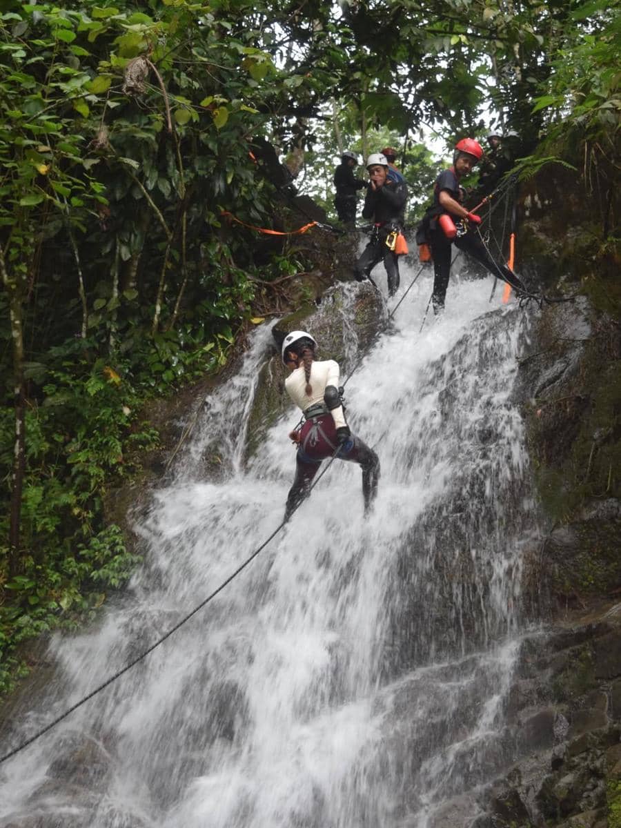 Novia Bachmid canyoning di Sentul