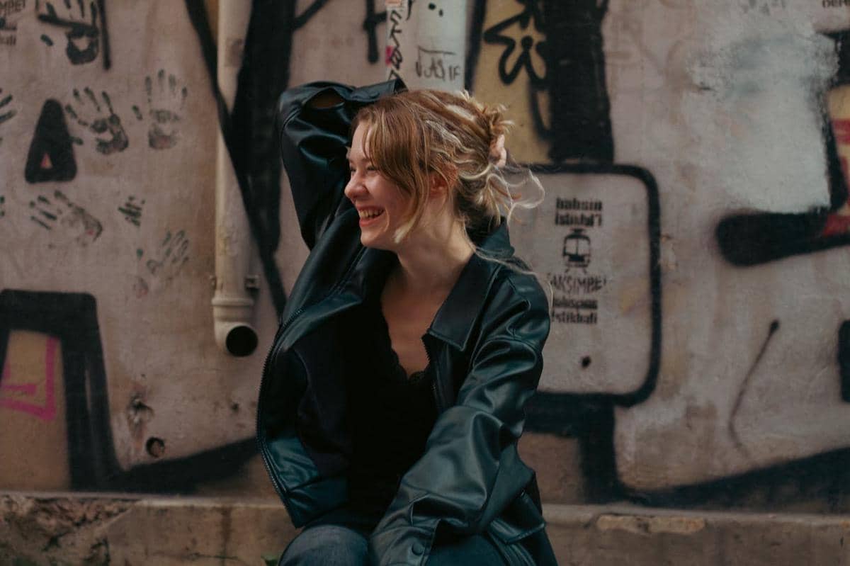 Ilustrasi merasa bahagia (pexels.com/Photo by Eyüpcan Timur)