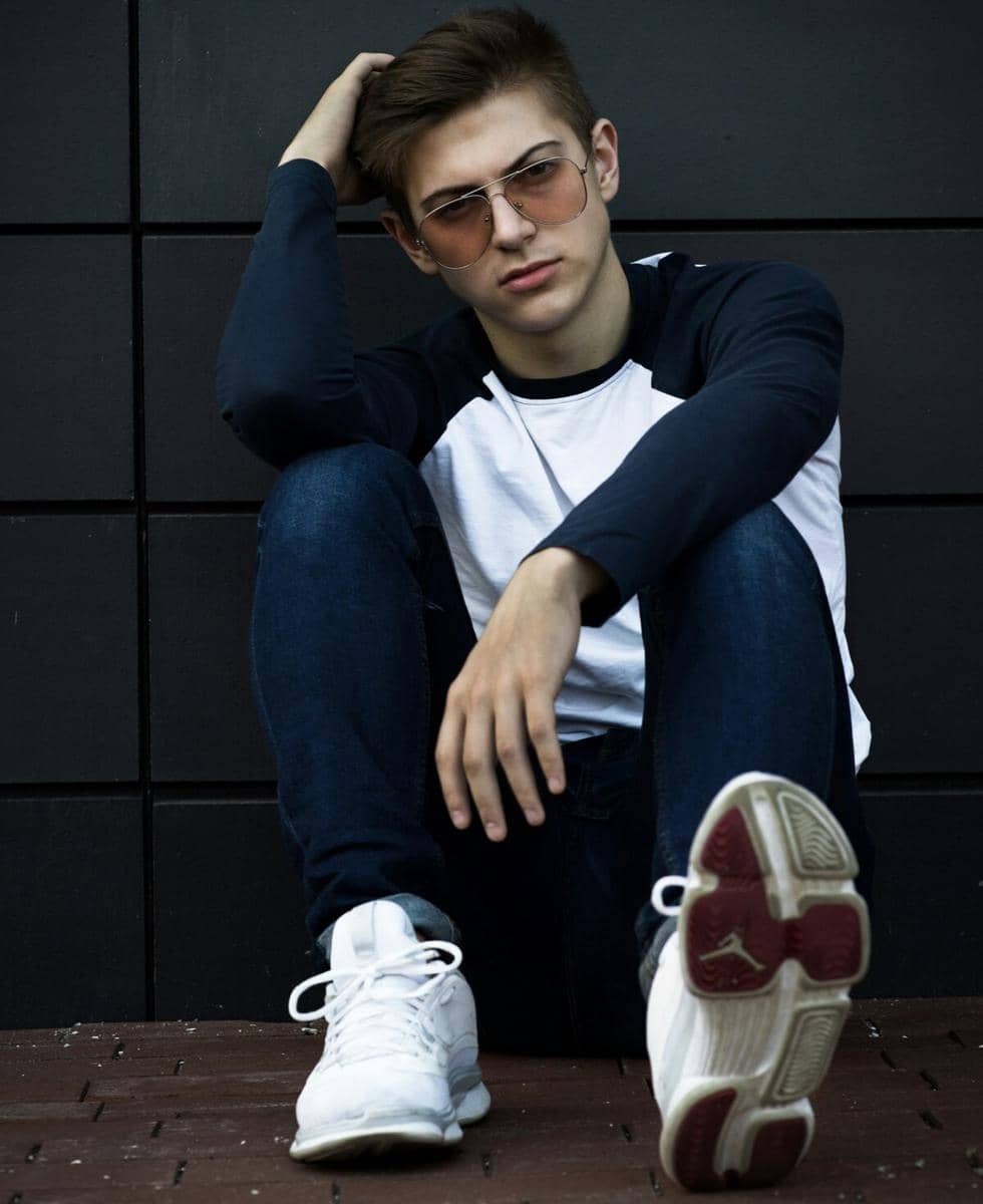 rekomendasi outfit bukber pria raglan t-shirt