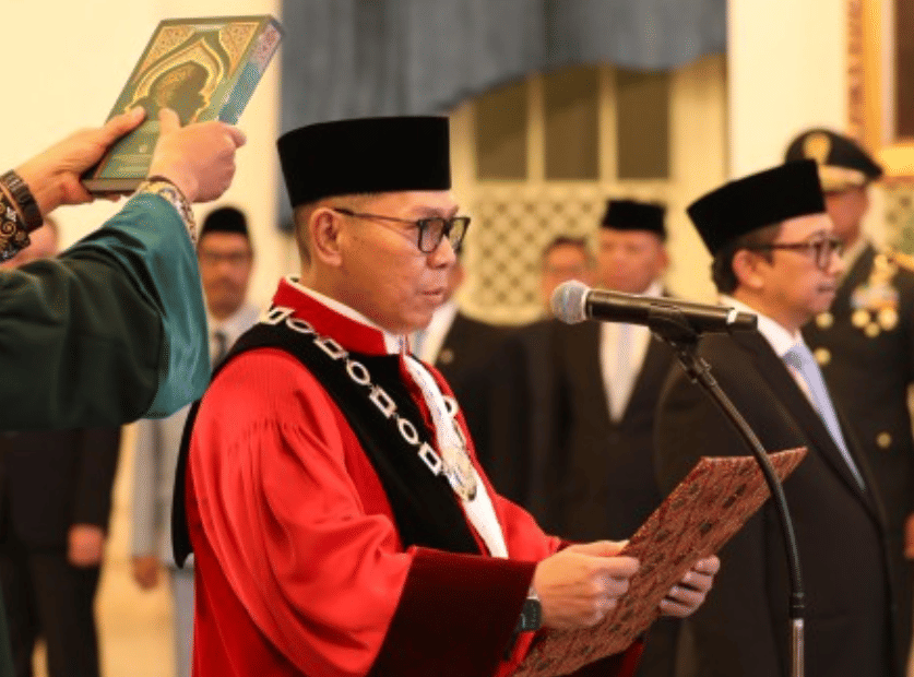 Adies Kadir mengucap sumpah jabatan sebagai hakim konstitusi di hadapan Presiden Republik Indonesia Prabowo Subianto di Istana Negara pada Kamis (5/2/2026)
