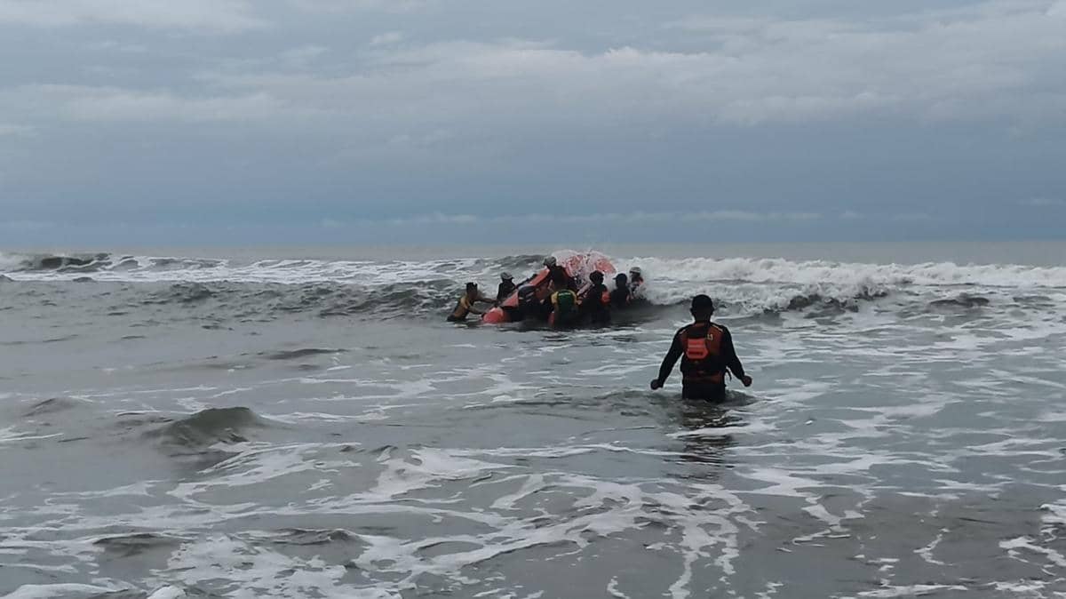 Kasatpol PP Sambas tewas usai selamatkan anaknya tenggelam. 