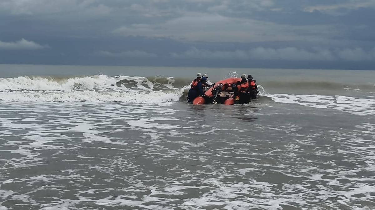 Tim gabungan lakukan pencarian pada korban tenggelam.