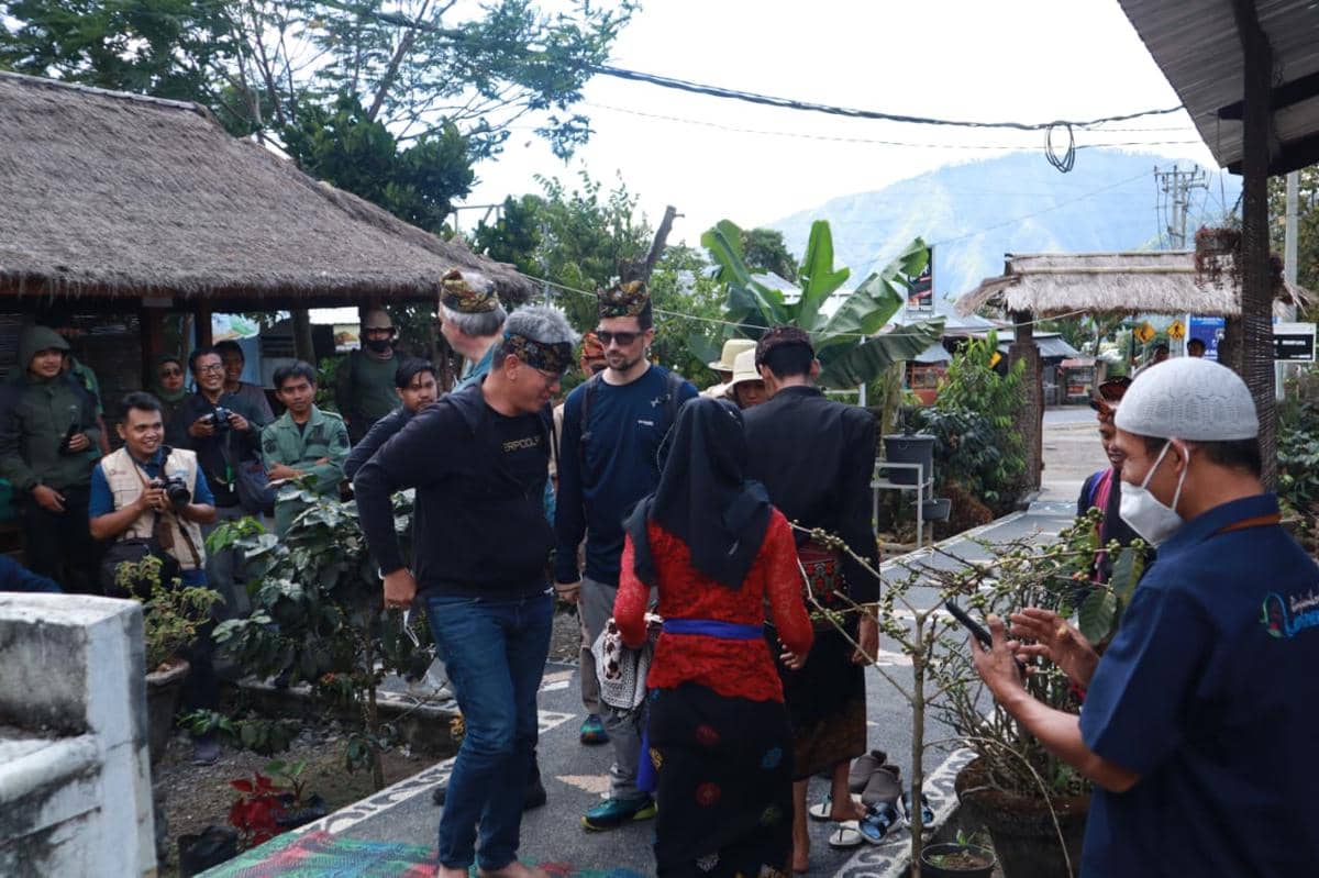 Acara adat yang didatangi oleh perwakilan UNESCO di Sembalun.