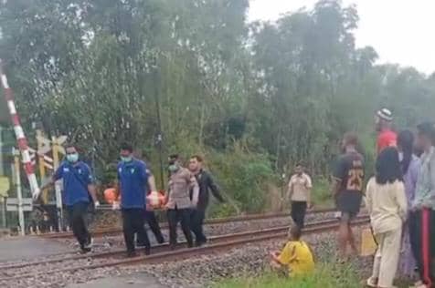 Suprapto, tewas tertabrak Kereta Api Mutiara Selatan yang melaju dari arah Bandung menuju Surabaya di Desa Tambakromo Geneng Ngawi. IDN Times/Istimewa.